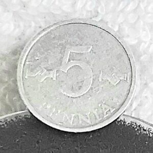 Circulated 1984 Finland 5 Pennia Soumen Tasavalia Coin Made of Aluminum!!